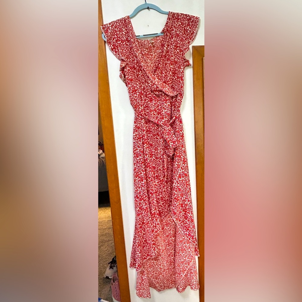 Women’s size Large, high-low dress.